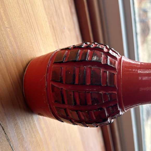 Mid century orangish red vase with raised texture, smoke free home 10"h - Picture 2 of 7